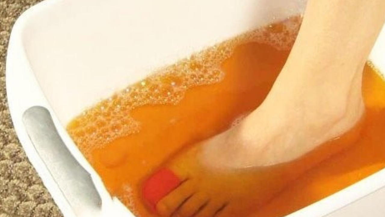 Ванночки для ног с йодом. Горчичная ванна для ног. Ножные Ванные с горчицей. Ванны с горчицей для ног. Йодные ванны.